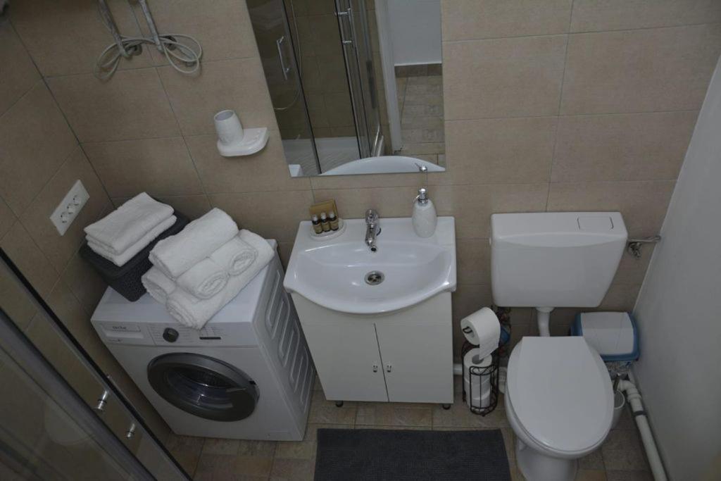Sunrise Apartment เปโตรชานิ ภายนอก รูปภาพ